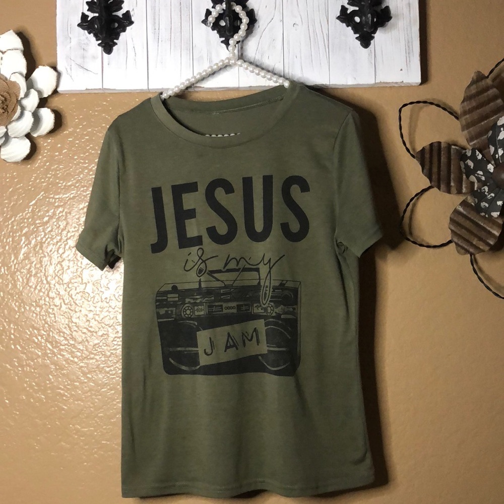 4/$25 Small Jesus is my Jam Shirt